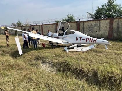Uttar Pradesh Plane Crash: Plane hits wall while landing, pilot jumps to save life | विमानतळावर उतरताना भिंतीवर आदळले विमान, वैमानिकाने उडी मारून वाचवले प्राण Uttar Pradesh Plane Crash: Plane hits wall while landing, pilot jumps to save life | विमानतळावर उतरताना भिंतीवर आदळले विमान, वैमानिकाने उडी मारून वाचवले प्राण