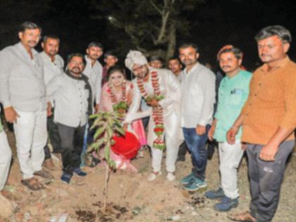 Mother-in-law went to the lake by planting a tree in her yard; In Golegaon, one tree belongs to the daughter, one tree belongs to the daughter-in-law | माहेरी अंगणात झाड लावून लेक निघाली सासरी; गोळेगावात एक झाड लेकीचे, एक झाड सुनेचे