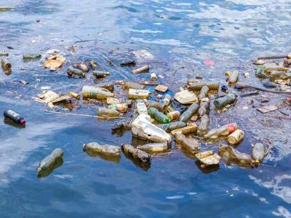 Be careful now By 2050, there will be more plastic in the ocean than fish | वेळीच व्हा सावधान...!!! २०५० पर्यंत समुद्रात होणार माशांऐवजी प्लास्टिकचे प्रमाण जास्त Be careful now By 2050, there will be more plastic in the ocean than fish | वेळीच व्हा सावधान...!!! २०५० पर्यंत समुद्रात होणार माशांऐवजी प्लास्टिकचे प्रमाण जास्त
