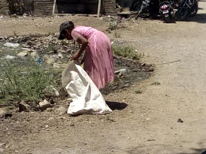 Childhood ruined in collect plastic waste! | प्लास्टिक कचरा गोळा करण्यात करपले बालपण!