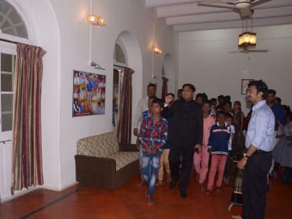 Played at District Collector's residence | जिल्हाधिकारी निवासस्थानात खेळले-बागडले मनपा शाळेचे विद्यार्थी