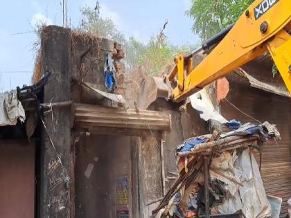 Ambernath Municipality takes action against unauthorized constructions | अंबरनाथ पालिकेकडून अनधिकृत बांधकामांवर कारवाई