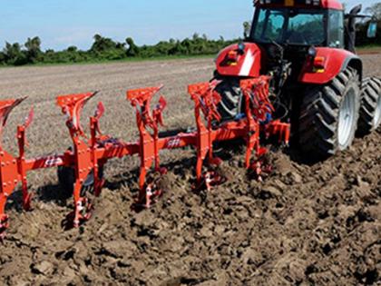 The impact of fuel price hikes; Plowing Rs. 800 per hour | इंधन दरवाढीचा फटका; नांगरणी ८०० रुपये प्रतितास 