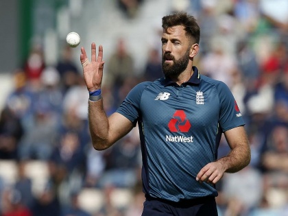 England speedster Liam Plunkett cleared of ball-tampering by ICC | ICC म्हणतं इंग्लंडच्या गोलंदाजाने बॉल टॅम्परिंग केलंच नाही...