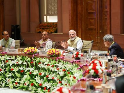 nothing is impossible if the centre and states work like team india pm narendra modi appeals | केंद्र अन् राज्यांनी ‘टीम इंडिया’प्रमाणे काम केल्यास काहीही अशक्य नाही; PM मोदी यांचे आवाहन nothing is impossible if the centre and states work like team india pm narendra modi appeals | केंद्र अन् राज्यांनी ‘टीम इंडिया’प्रमाणे काम केल्यास काहीही अशक्य नाही; PM मोदी यांचे आवाहन