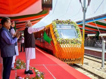 historic a dreams come true pm narendra modi flags off jammu to srinagar vande bharat train | ऐतिहासिक! १३४ वर्षांनी स्वप्नपूर्ती; PM मोदींनी श्रीनगर वंदे भारत ट्रेनला दाखवला हिरवा झेंडा historic a dreams come true pm narendra modi flags off jammu to srinagar vande bharat train | ऐतिहासिक! १३४ वर्षांनी स्वप्नपूर्ती; PM मोदींनी श्रीनगर वंदे भारत ट्रेनला दाखवला हिरवा झेंडा