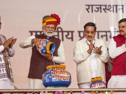 pm modi said congress talked about farmers did nothing water dispute led to disaster | काँग्रेसने शेतकऱ्यांबद्दल बाता मारल्या, केले काहीही नाही; पाणी तंटे विकोपाला नेले: पंतप्रधान नरेंद्र मोदी pm modi said congress talked about farmers did nothing water dispute led to disaster | काँग्रेसने शेतकऱ्यांबद्दल बाता मारल्या, केले काहीही नाही; पाणी तंटे विकोपाला नेले: पंतप्रधान नरेंद्र मोदी