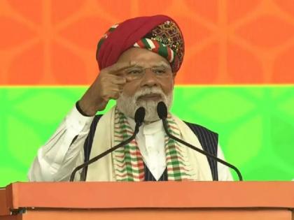 They attacked Pakistan openly, not secretly PM narendra Modi said in Gujarat | 'लपून नाही तर सांगून पाकिस्तानवर हल्ला केला', गुजरातमध्ये पंतप्रधान मोदींची गर्जना
