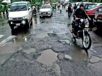 Order to fill potholes on Pune roads immediately Notice to Circle Deputy Commissioner | पुण्याच्या रस्त्यांवरील खड्डे त्वरित बुजवण्याचे आदेश; परिमंडळ उपायुक्तांना नोटीसा