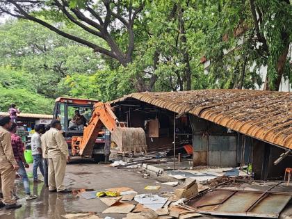 pune municipal coroporation action on unauthorized shops and hotels on Jungli Maharaj road | Pune Municipal Corporation: जंगली महाराज रस्त्यावरील अनाधिकृत चौपाटीवर पालिकेचा हातोडा