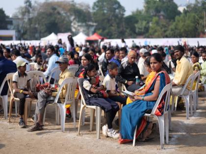 Punekars broke China record World record of 3 thousand parents and children | पुणेकरांनी मोडला चीनचा रेकॉर्ड; ३ हजार पालक अन् पाल्यांचा गोष्टी सांगण्याचा विश्वविक्रम