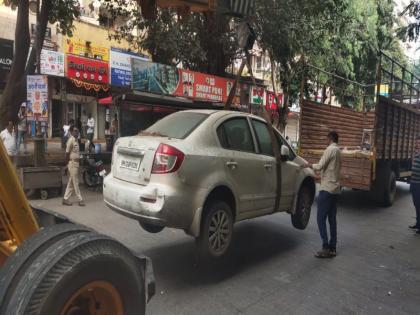 Action of Pune Municipal Corporation; 139 abandoned vehicles found on roads and footpaths were confiscated | पुणे महापालिकेची कारवाई; रस्ते, पदपथ ठिकठिकाणी आढळणारी १३९ बेवारस वाहने जप्त