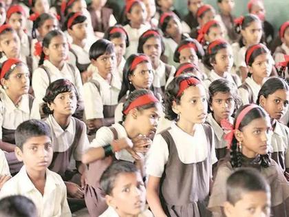 Lowering money for uniforms in class VII and VIII from first class | पहिलीपेक्षा पाचवी व सातवीच्या विद्यार्थ्यांना गणवेशासाठी कमी पैसे