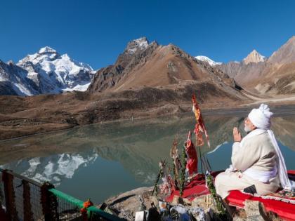 PM Narendra Modi took darshan of Adi Kailash Parvat; the mountain is clearly visible even from Uttarakhand | नमो नमो जी शंकरा! PM मोदींनी घेतलं 'आदि कैलासा'चं दर्शन,उत्तराखंडमधूनही स्पष्ट दिसतो पर्वत