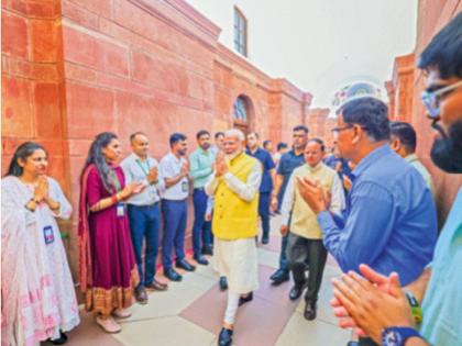 Narendra Modi In PMO: Desire + Stability = Resolution, Resolution + Diligence = Achievement, Modi's mantra to PMO employees | इच्छा + स्थिरता = संकल्प, संकल्प + परिश्रम = सिद्धी, पीएमओतील कर्मचाऱ्यांना मोदींचा कानमंत्र