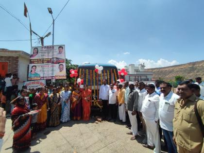 Finally pmpml came to the village after 75 years Arrival of PMP and joy among the villagers | अखेर 'ती' गावात आली तब्बल ७५ वर्षा नंतर; पीएमपीचे आगमन अन् गावकऱ्यांमध्ये आनंदाचे उधाण