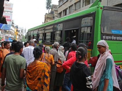 Taking advantage of the crowd in the PMP bus, he put his hand on the young woman's back, the young man was arrested | PMP बसमध्ये गर्दीचा फायदा घेऊन तरुणीच्या पाठीवर फिरवला हात, तरुण अटकेत