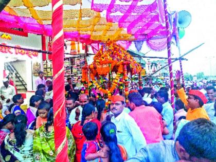  Welcome to the surroundings of the Tuljabhavani mother's bed | तुळजाभवानी मातेच्या पलंगाचे आळे परिसरात स्वागत