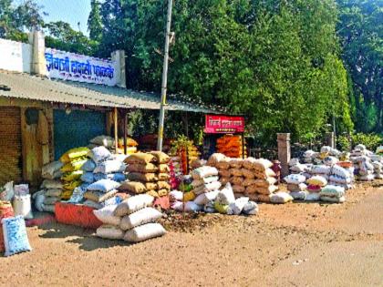 The market committee will be closed on the third day | तिसऱ्या दिवशीही बारामती बाजार समिती बंदच