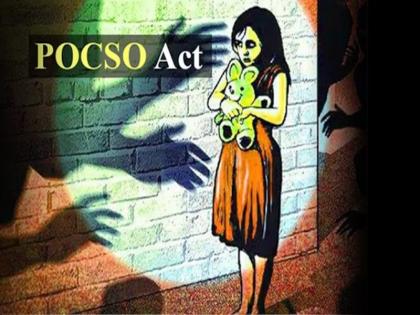 molestation of minor girl saying 'I will kill him if he comes in', case registered under POCSO | Pune: ‘मध्ये येईल त्याला मारूनच टाकीन’ म्हणत अल्पवयीन मुलीचा विनयभंग, पोक्सो अंतर्गत गुन्हा दाखल