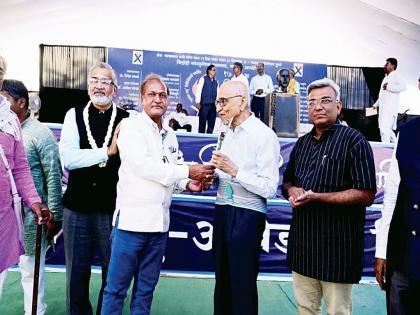 When the President of the Marathi Sahitya Sammelan reaches the meeting hall of 'Vidrohi'.. | ‘विद्रोही’च्या सभामंडपात मराठी साहित्य संमेलनाचे अध्यक्ष पोहोचतात तेव्हा..