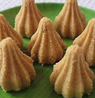 उकडीचे की तळणीचे हा वाद विसरा, तुम्ही मोजून १० मिनिटांत करा पोह्यांचे मोदक-बाप्पासाठी खास पदार्थ