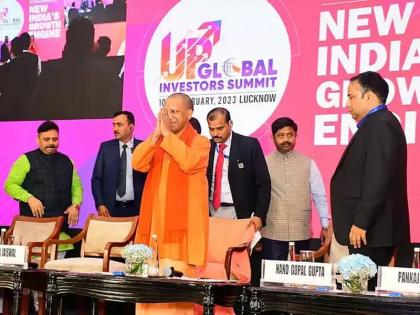 Uttar Pradesh Chief Minister Yogi Adityanath has attracted investments of five lakh crores in his state during his two-day visit to Mumbai. | भगव्या कपड्यांतला सीईओ अन् मुंबईचे प्रदूषण