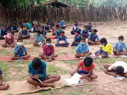 Bengaluru 24 year old student designs schoolbag that can turn into a desk | शाब्बास! नागपूरच्या २४ वर्षीय पोरानं गोरगरीब विद्यार्थ्यांसाठी तयार केली 'अशी' 2 इन 1 बॅग