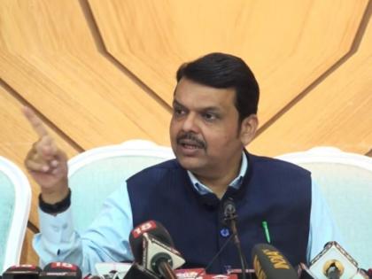 Why was the determination of the eligible persons in BDD Chawl delayed?; Devendra Fadnavis ordered the action | बीडीडी चाळीतील पात्रताधारकांची निश्चिती का अडली?; देवेंद्र फडणवीसांनी दिले कार्यवाहीचे आदेश