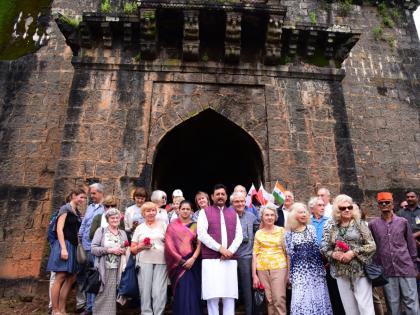 A visit to the citizens of Poland, the memories of 72 years fresh | पोलंडच्या नागरिकांची भेट, ७२ वर्षाच्या आठवणी झाल्या ताज्या