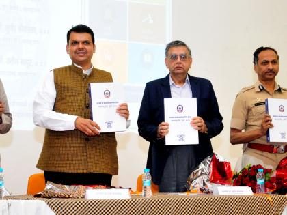 Chief Minister of Maharashtra inaugurated Police Citizen Portal app | महाराष्ट्र पोलीस सिटीझन पोर्टल अ‍ॅपचे मुख्यमंत्र्यांच्या हस्ते लोकार्पण