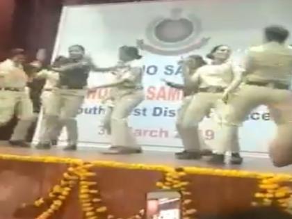 sapna choudhary song teri aakhya ka yo kajal delhi police dance video punjabi bhojpuri | सपना चौधरीच्या गाण्यावर महिला पोलीस अधिकाऱ्यांनी धरला ठेका, व्हिडीओ व्हायरल