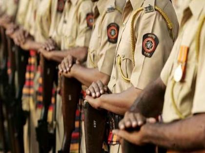 Police bharati Testing ten thousand candidates a day; The challenge of family crowd control | दिवसाला दहा हजार उमेदवारांची चाचणी; कुटुंबीयांच्या गर्दीवर नियंत्रणाचे आव्हान