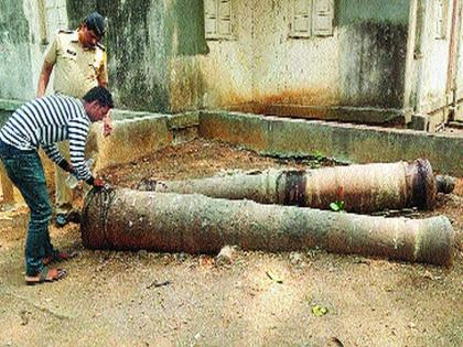 रेनॉल्ड्स कॉलनीतील तोफा शिवडी किल्ल्यावर - Marathi News | On the fort Sawadi fort in Reynolds Colony | Latest News at Lokmat.com