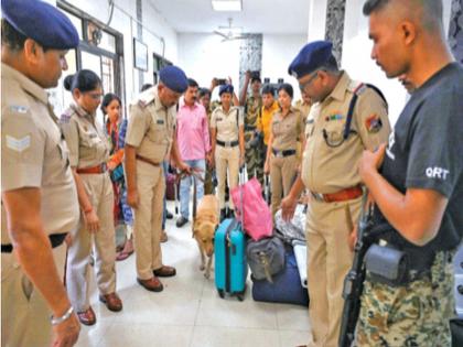 Mumbai: Maggi, Tipu, Danny, Dhruv work on railway security, police dog team needs more dogs | मॅगी, टिपू, डॅनी, ध्रुव करताहेत रेल्वेची सुरक्षा, पोलिसांच्या श्वानपथकाला गरज अधिक श्वानांची