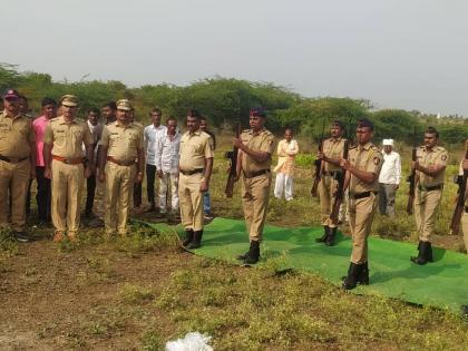 Police killed in accident; State Funerals; Mourning at Kajleshwar village | अपघातात पोलिसाचा मृत्यू; शासकीय इतमामात अंत्यसंस्कार; काजळेश्वर गावावर शोककळा