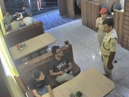 रेस्टॉरंटमध्ये भाऊ-बहिणीशी पोलिसांचे गैरवर्तन; व्हिडीओ व्हायरल, एसओने कारणे दाखवा नोटीस बजावली