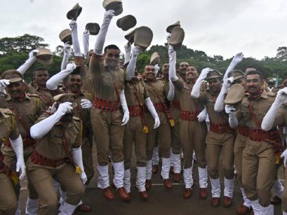 Do not fall prey to temptation Keep the oath taken advices Devendra Fadnavis to the new police | प्रलोभनाचे बळी ठरू नका; घेतलेली शपथ निभावा; फडणवीसांचा नव्या पोलिसांना मौलिक सल्ला