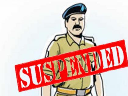 Two policemen suspended for taking on the role of watch when criminal dance | बघ्याची भूमिका घेणारे दोन पोलीस कर्मचारी निलंबित, सिंहगड रोडवरील शस्त्रधारी गुंडाचा नाच प्रकरण 