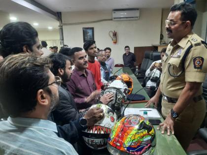 By showing the scene of the accident, the traffic police gave a unique counseling to the drivers, the eyes of the parents as well as the children | अपघाताची दृश्य दाखवून वाहतूक पोलिसांनी केले चालकांचे अनोखे समुपदेशन, पालकांसह पाल्यांच्याही डोळयात घातले अंजन