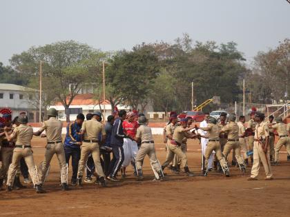  The 'Combing Operation' of police in the same city - take action for three and a half hours | जत शहरात पोलिसांचे ‘कोम्बिंग आॅपरेशन’-साडेतीन तास कारवाई