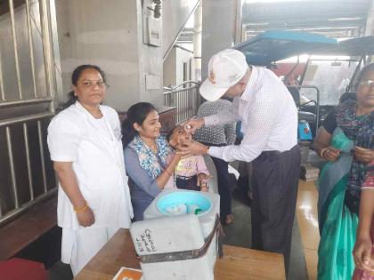 Polio Vaccination Drive on Railway station bus stand by Central Railway in Nagpur | रेल्वे स्थानकांत, वाहनतळांवर 'दो बूंद जिंदगी'के! मध्य रेल्वेचा उपक्रम, १६८५ बालक 'लाभार्थी'