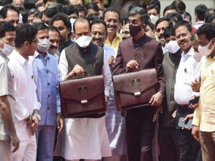 Dramatic decline in revenue;deputy CM Ajit Pawar's path is thorny as he carries the budget book on his shoulders | महसुली उत्पन्नातील कमालीची घट; अर्थसंकल्पाची चोपडी खांद्यावर घेऊन निघालेल्या अजित पवारांचा मार्ग काटेरी