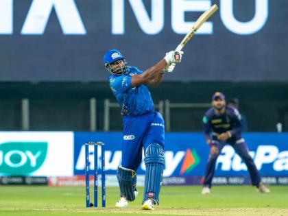 MI vs KKR IPL 2022 Live Updates : Kieron Pollard milked 22 runs in Pat Cummins' last 5 balls of the 20th over, Watch Video  | Kieron Pollard  MI vs KKR IPL 2022 Live Updates : २, ६, २, ६, ६; किरॉन पोलार्ड पेटला... ५ चेंडूंत २२ धावा कुटून पॅट कमिन्सच्या चेहऱ्याचा रंग उडवला, Video 