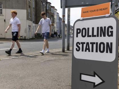 Young people will now decide who will form the government, voting age will be sixteen years; British government's decision | सरकार कुणाचे आणायचे हे आता तरुण पोरं ठरवणार, मतदानाचे वय सोळा वर्षे; ब्रिटन सरकारचा निर्णय Young people will now decide who will form the government, voting age will be sixteen years; British government's decision | सरकार कुणाचे आणायचे हे आता तरुण पोरं ठरवणार, मतदानाचे वय सोळा वर्षे; ब्रिटन सरकारचा निर्णय
