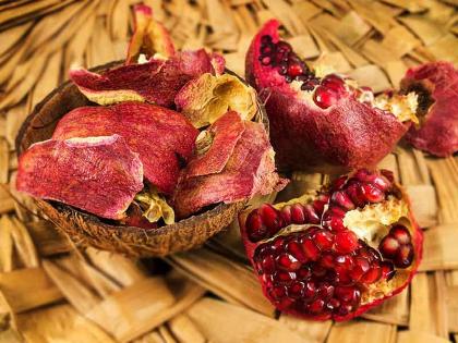 What are the benefits of pomegranate peel for skin | डाळिंबाच्या सालीचे त्वचेसाठी होणारे फायदे वाचाल तर तुम्ही साल कधीच नाही फेकणार!