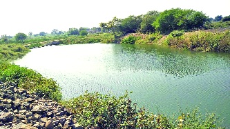 Water conservation work from people's participation in Tankkargarh | टँकरग्रस्त गावात लोकसहभागातून जलसंधारणाची कामे Water conservation work from people's participation in Tankkargarh | टँकरग्रस्त गावात लोकसहभागातून जलसंधारणाची कामे