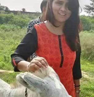 साबणापासून फेस पॅकपर्यंत... गाढविणीच्या दुधामुळे पालटलं नशीब, आता करतेय लाखोंची कमाई