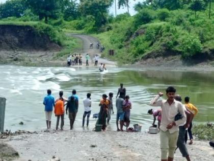 A bullock cart was swept away in the blink of an eye .. Flood in Yavatmal district | अन् डोळ्यादेखत बैलगाडी वाहून गेली.. यवतमाळ जिल्ह्यात पुराचा प्रकोप