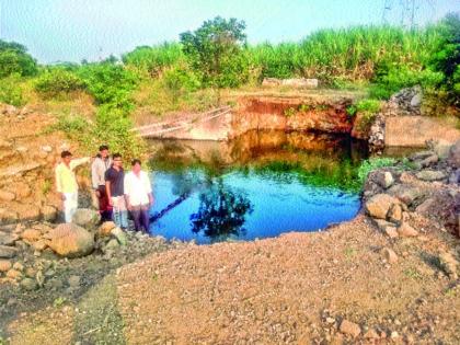 The scare of the bridge in Ranamlavasti | रानमळावस्ती येथील पुलाचे काम रखडल्याने संताप